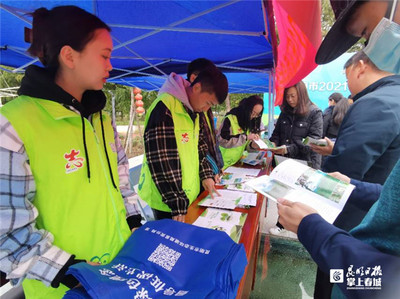 昆明市環境保護志愿服務活動進社區 環保咨詢服務貼近民心